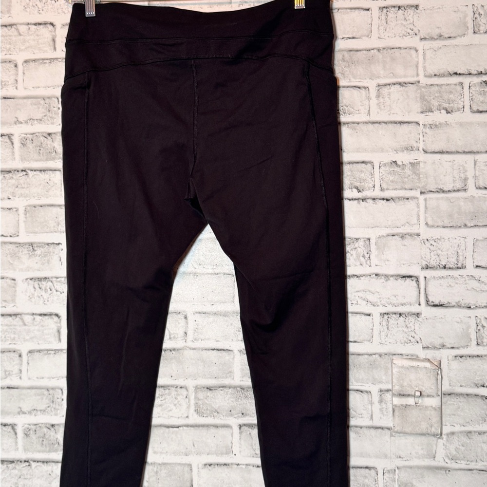 Ultimate Terrain Black Leggings size XL with side pockets Stretchy Athleisure - Picture 2 of 8